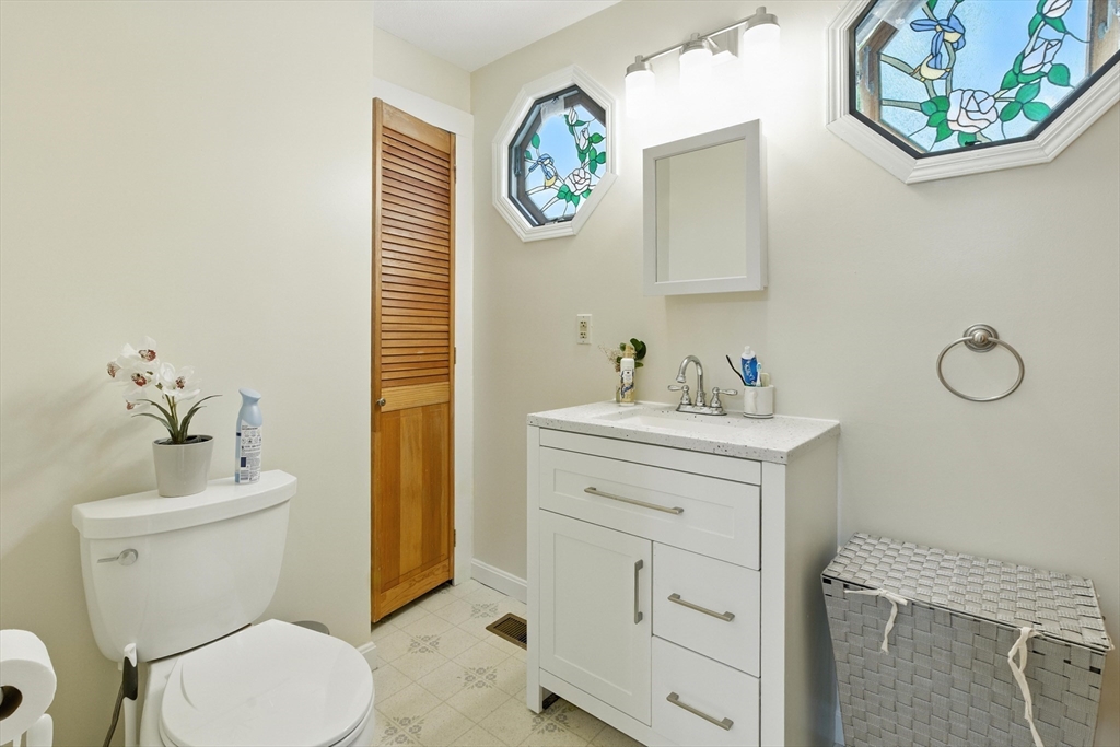 4 bed, 2 bath apartment for rent at 254 Park St, West Roxbury — photo 14 of 23