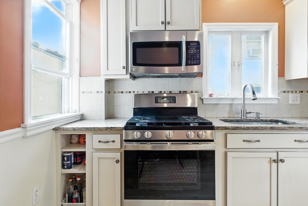 4 bed, 2 bath apartment for rent at 254 Park St, West Roxbury — photo 10 of 23
