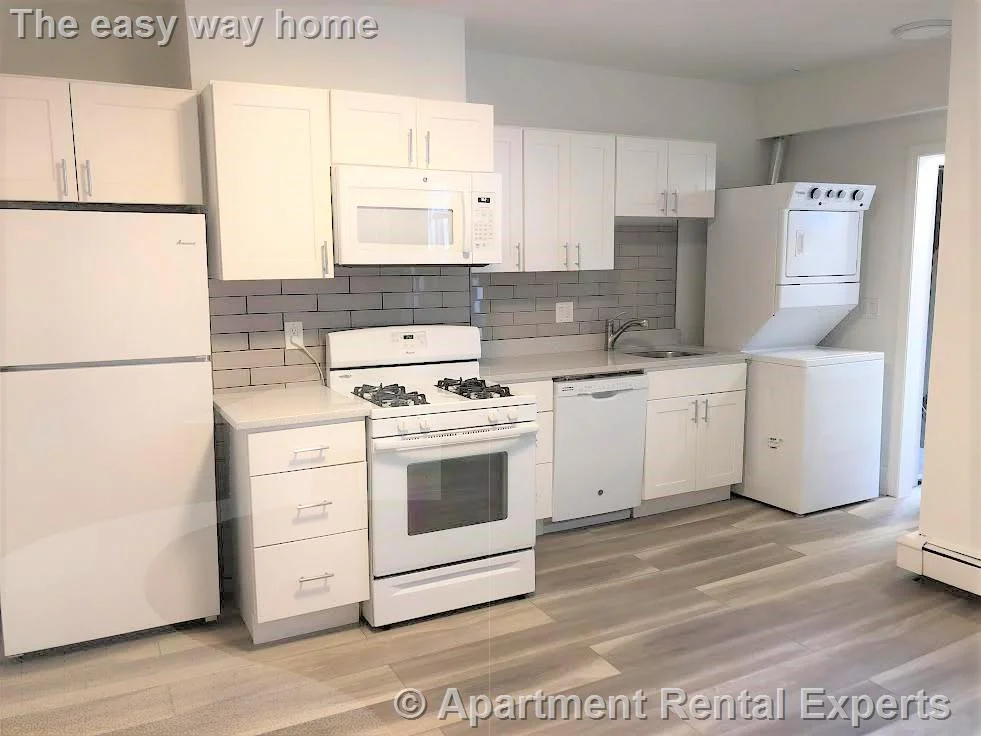 3 bed, 1 bath apartment for rent at 254 Windsor St Unit 3R, Central Square — photo 1 of 8