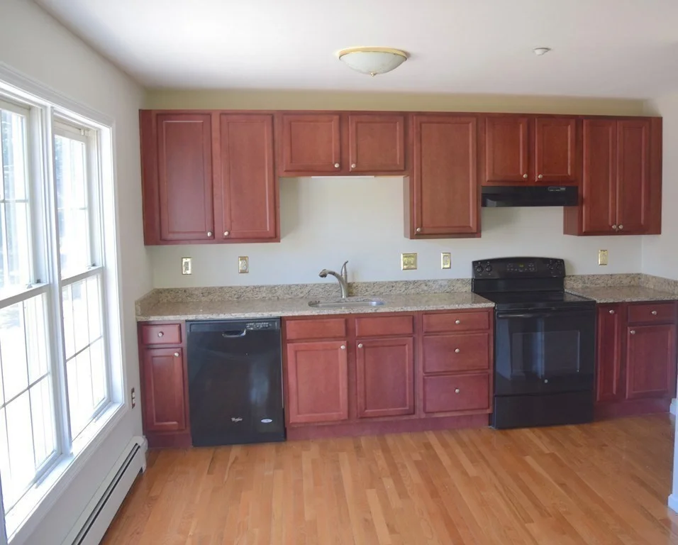 4 bed, 1 bath apartment for rent at 255 Boston Ave Unit 4, Tufts University — photo 4 of 16