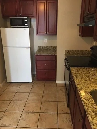 4 bed, 1 bath apartment for rent at 255 Boston Ave Unit 4, Tufts University — photo 5 of 16