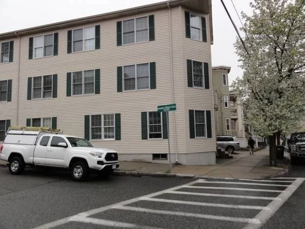 4 bed, 1 bath apartment for rent at 255 Boston Ave Unit 4, Tufts University — photo 2 of 16