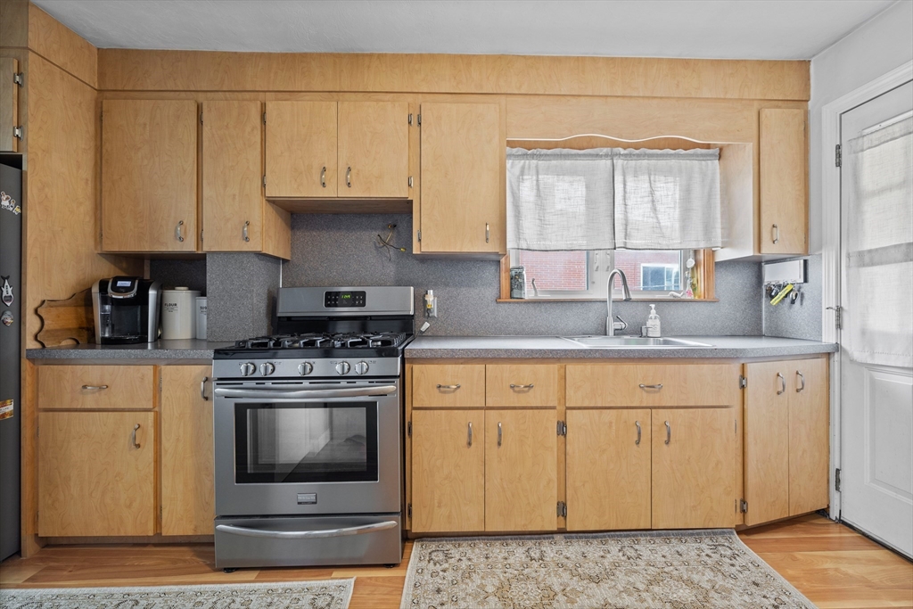 3 bed, 1 bath apartment for rent at 255 Central Unit 2, Medford — photo 1 of 15