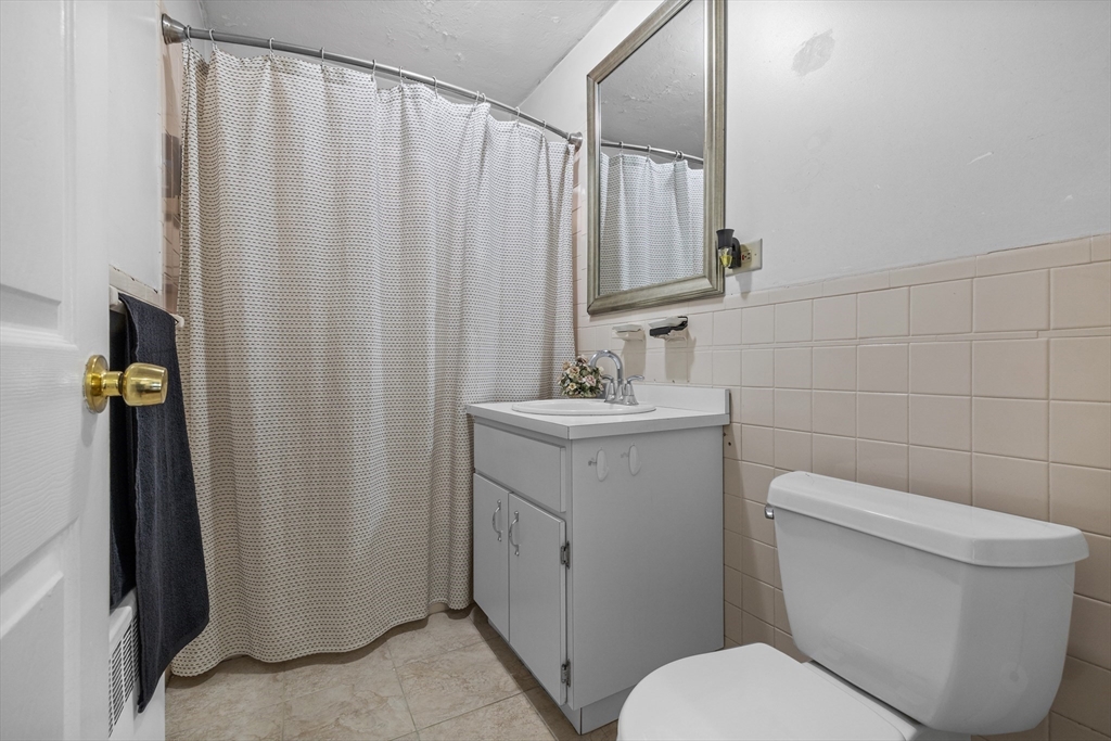 3 bed, 1 bath apartment for rent at 255 Central Unit 2, Medford — photo 15 of 15
