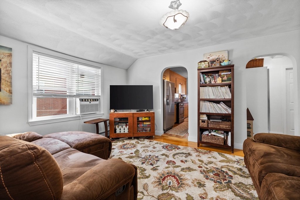 3 bed, 1 bath apartment for rent at 255 Central Unit 2, Medford — photo 8 of 15