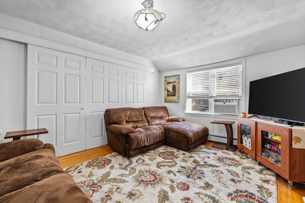 3 bed, 1 bath apartment for rent at 255 Central Unit 2, Medford — photo 9 of 15