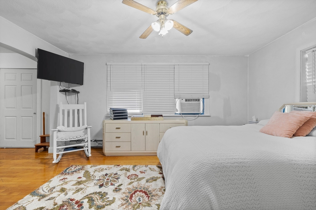 3 bed, 1 bath apartment for rent at 255 Central Unit 2, Medford — photo 11 of 15