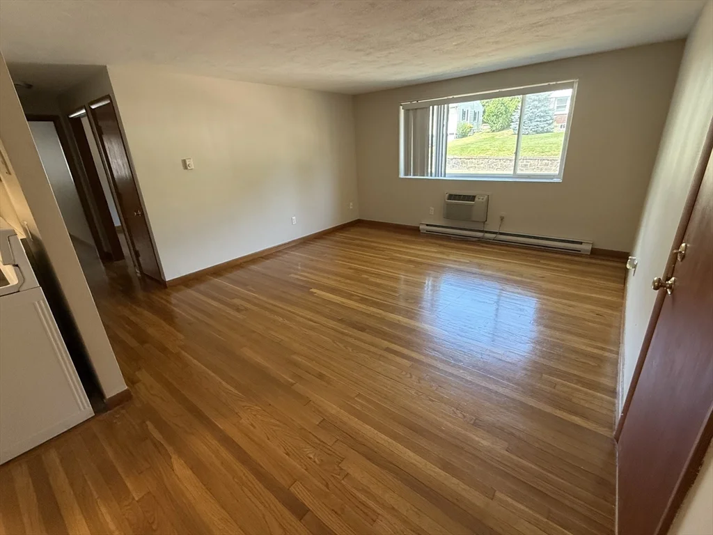 2 bed, 1 bath apartment for rent at 255 Elm St Unit 204, Braintree — photo 4 of 6