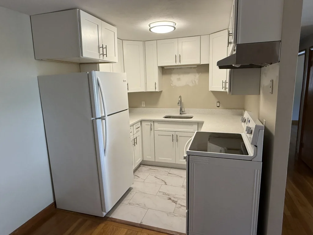 2 bed, 1 bath apartment for rent at 255 Elm St Unit 204, Braintree — photo 2 of 6