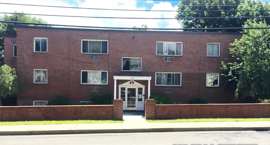 2 bed, 1 bath apartment for rent at 255 Elm St Unit 204, Braintree — photo 1 of 6