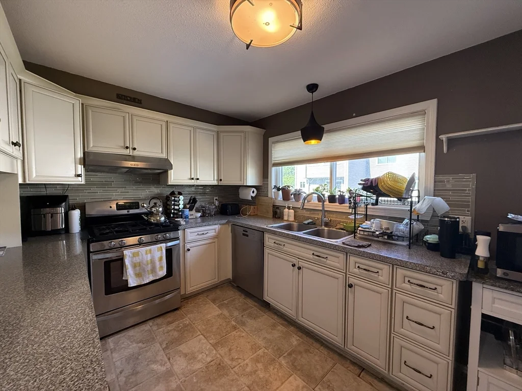 2 bed, 2 bath apartment for rent at 255 North Rd Unit 70, Chelmsford — photo 4 of 25