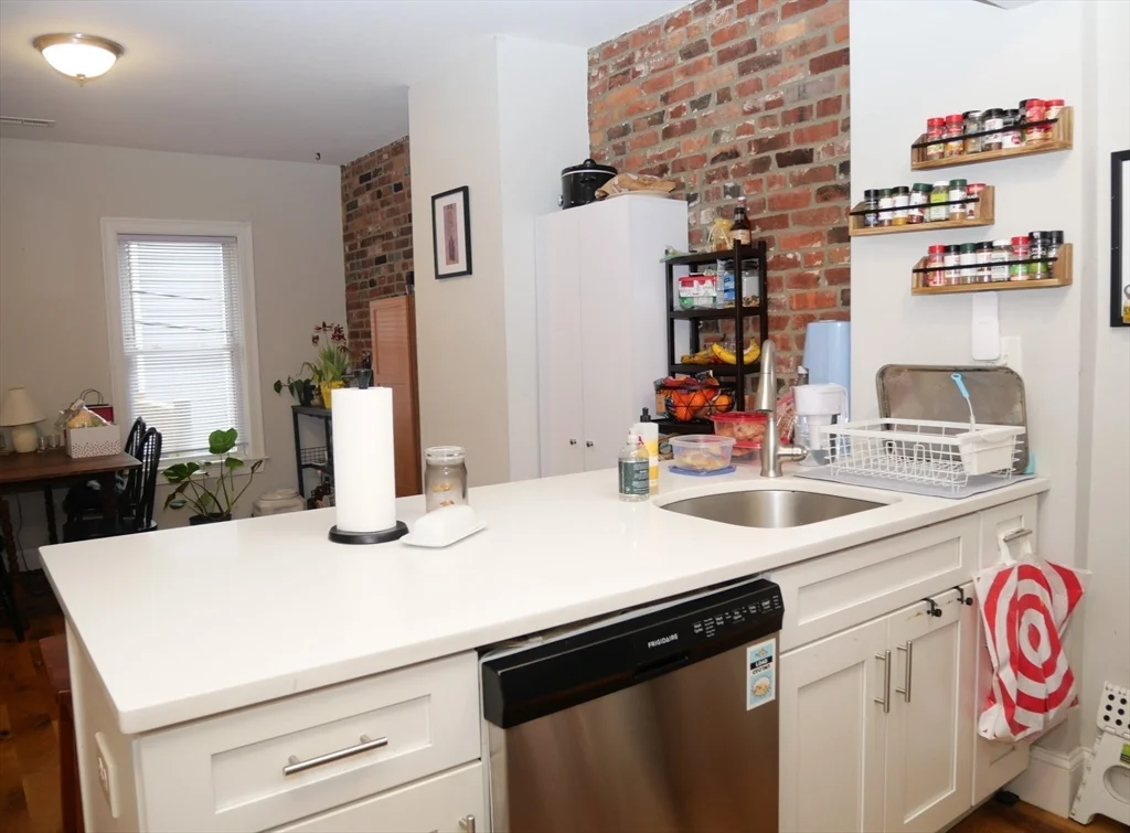 4 bed, 2 bath apartment for rent at 255 Paris Unit 2, East Boston — photo 2 of 13