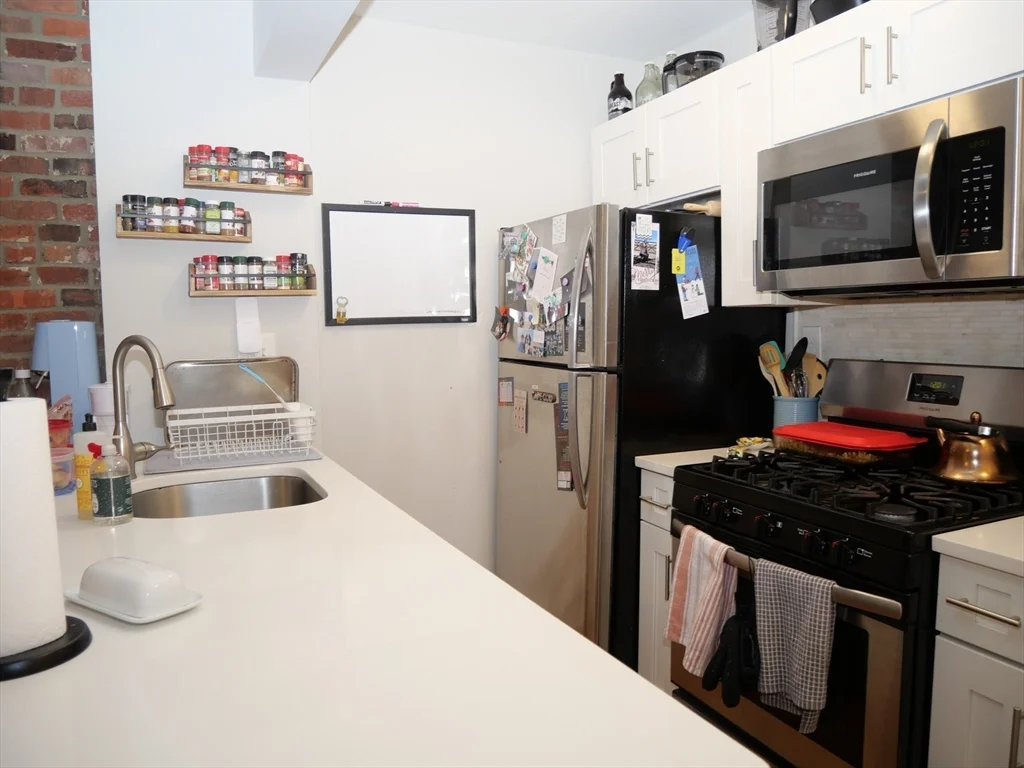 4 bed, 2 bath apartment for rent at 255 Paris Unit 2, East Boston — photo 3 of 13