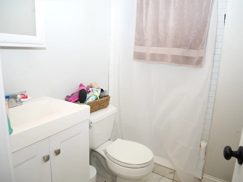 5 bed, 3 bath apartment for rent at 255 Paris Unit 3, East Boston — photo 5 of 17
