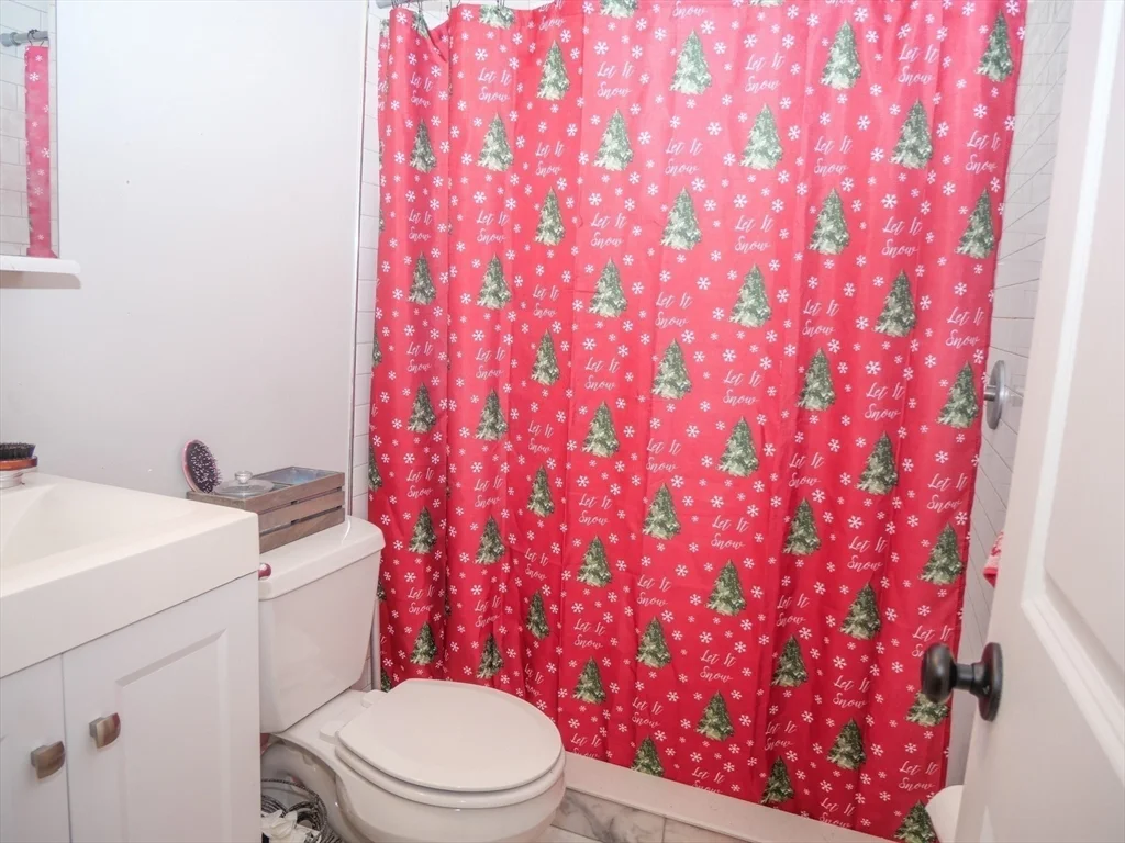 5 bed, 3 bath apartment for rent at 255 Paris Unit 3, East Boston — photo 9 of 17