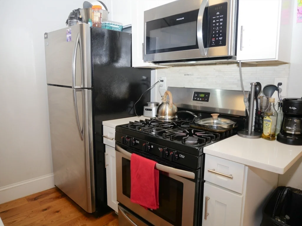 5 bed, 3 bath apartment for rent at 255 Paris Unit 3, East Boston — photo 4 of 17