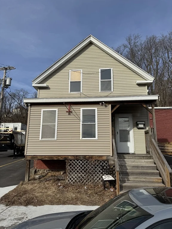 3 bed, 1 bath apartment for rent at 255 River St Unit 1, Zip 01832 — photo 1 of 22