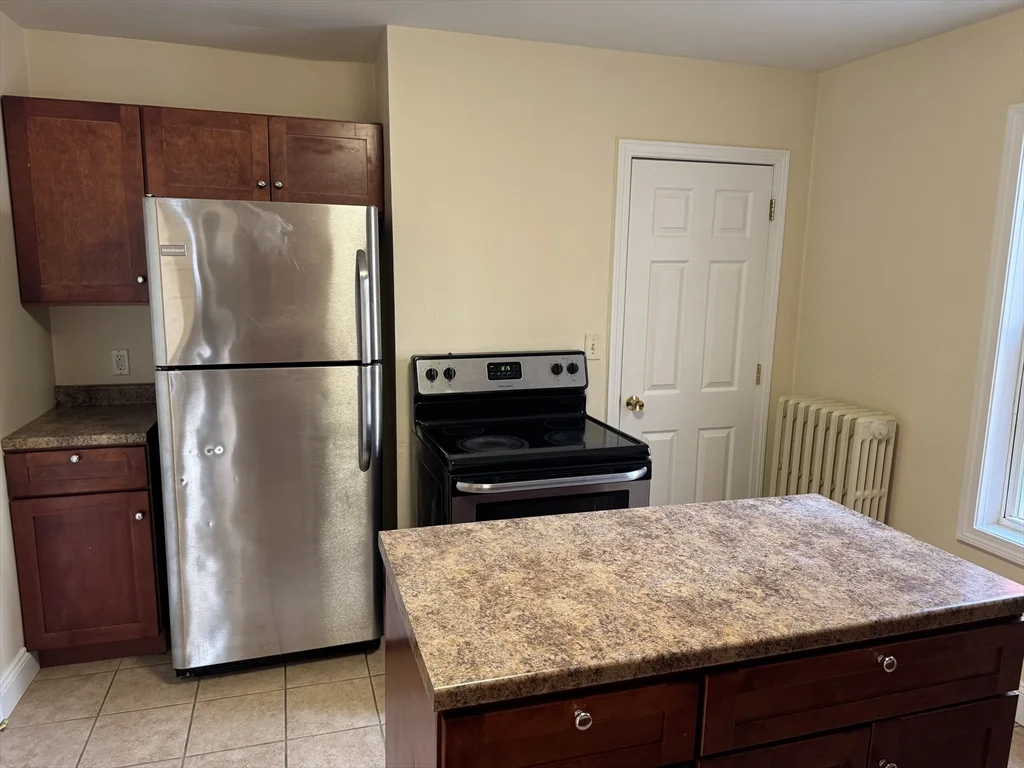 3 bed, 1 bath apartment for rent at 255 River St Unit 1, Zip 01832 — photo 6 of 22
