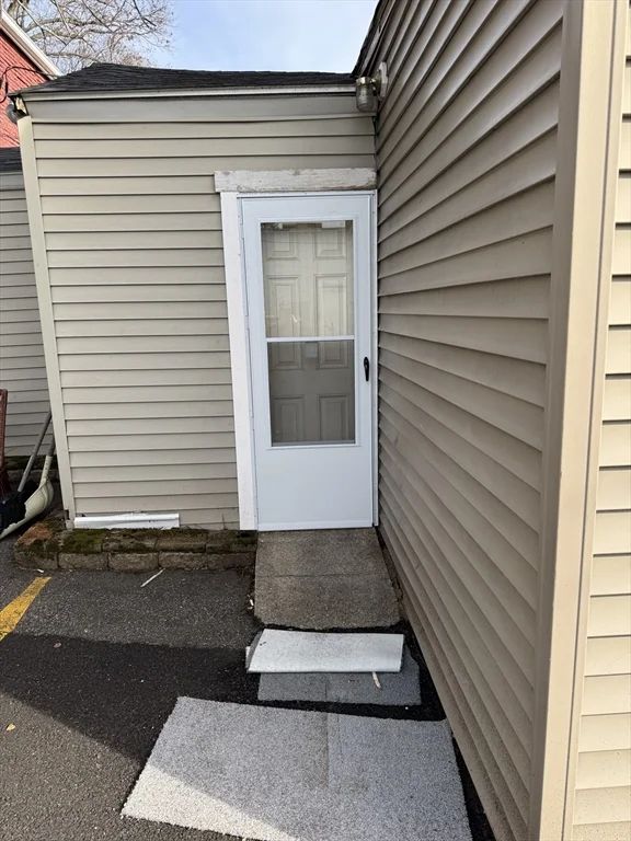 3 bed, 1 bath apartment for rent at 255 River St Unit 1, Zip 01832 — photo 5 of 22