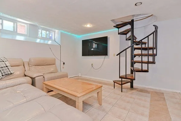 3 bed, 1 bath apartment for rent at 256 6th St Unit 1, South Boston