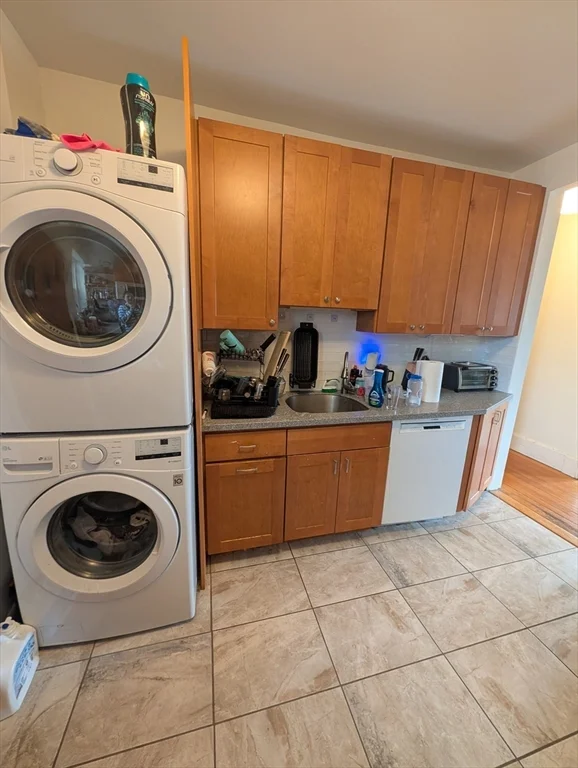 3 bed, 1 bath apartment for rent at 256 Aspinwall Ave Unit 3, Riverway Island — photo 6 of 9