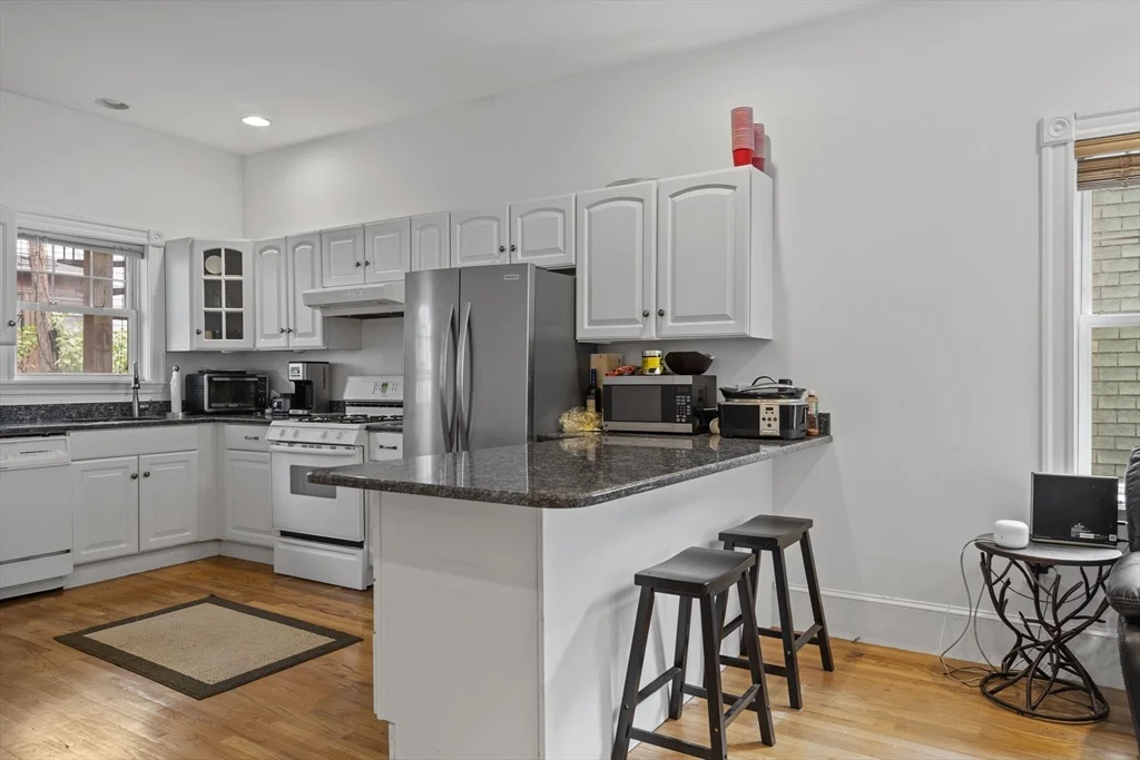2 bed, 1 bath apartment for rent at 256 Bowen Unit 1, South Boston