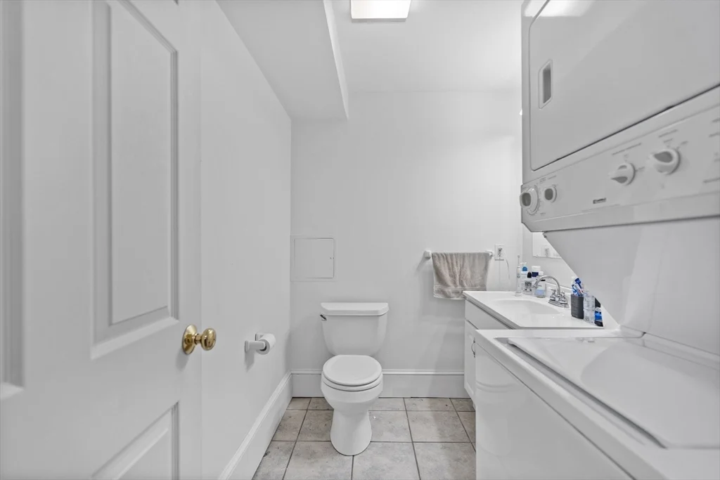 2 bed, 1 bath apartment for rent at 256 Bowen Unit 1, South Boston — photo 5 of 12