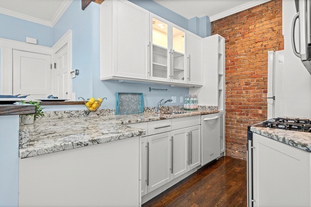 1 bed, 1 bath apartment for rent at 256 Bunker Hill St Unit 2, Charlestown — photo 6 of 11