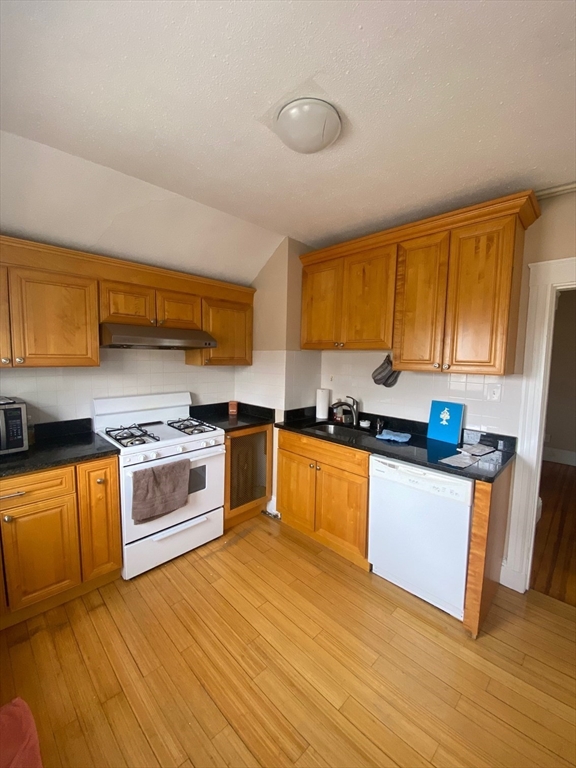 1 bed, 1 bath apartment for rent at 256 Corey Rd Unit 3, Brighton — photo 2 of 7