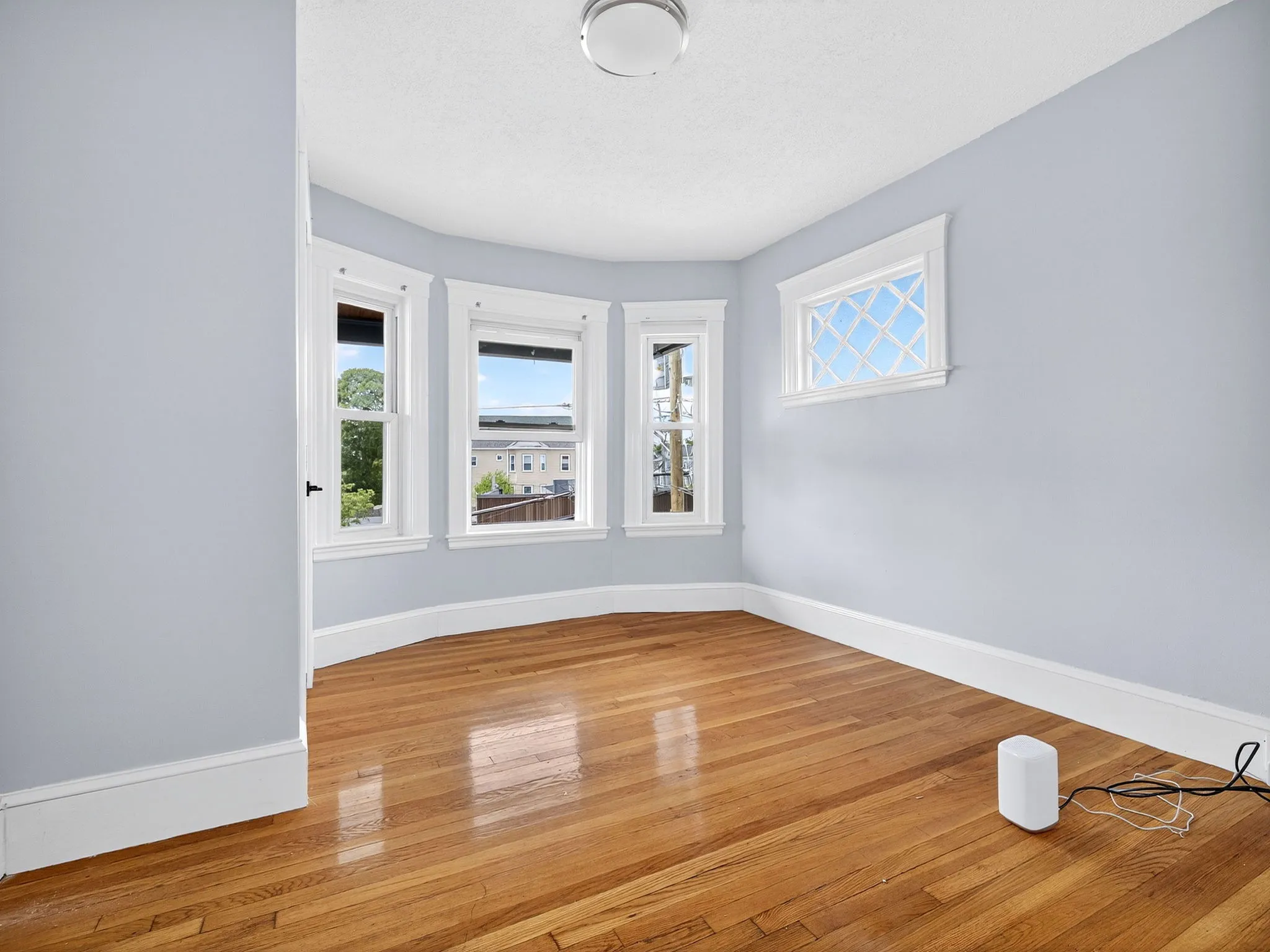 4 bed, 2 bath apartment for rent at 256 Main St Unit 2, South Medford — photo 13 of 18