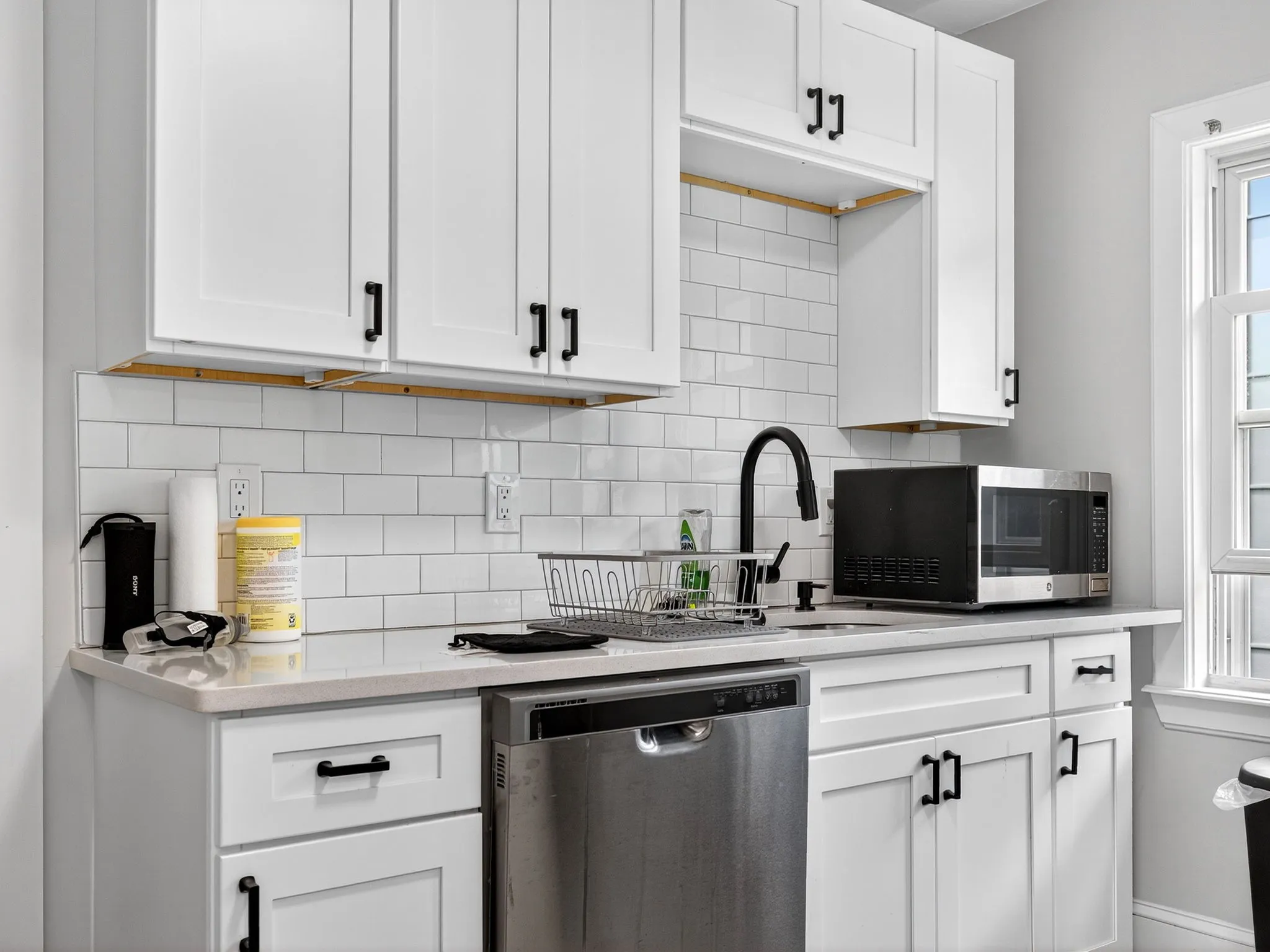 4 bed, 2 bath apartment for rent at 256 Main St Unit 2, South Medford — photo 3 of 18