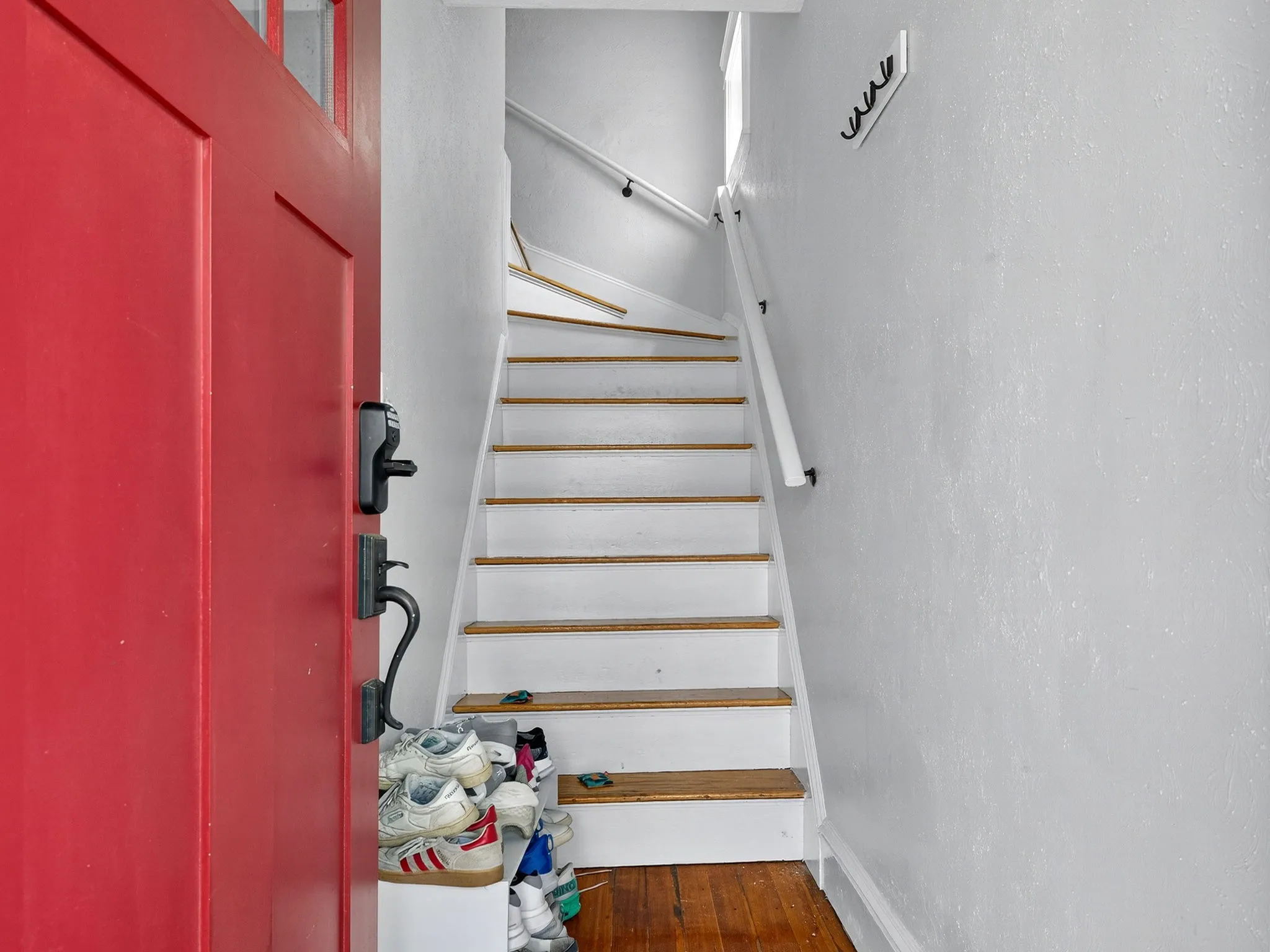 4 bed, 2 bath apartment for rent at 256 Main St Unit 2, South Medford — photo 18 of 18