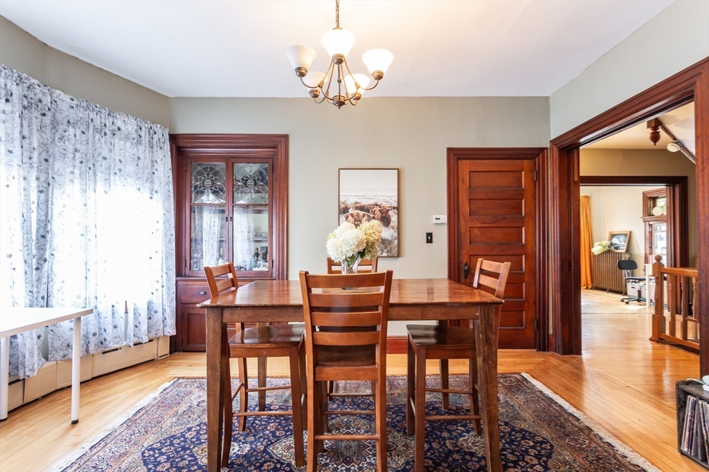 3 bed, 1 bath apartment for rent at 256 Maple St Unit 2, Fall River — photo 1 of 21