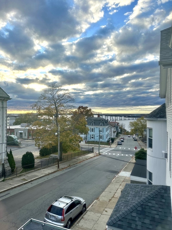 3 bed, 1 bath apartment for rent at 256 Maple St Unit 2, Fall River — photo 3 of 21