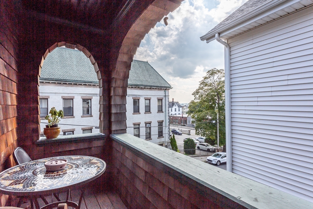 3 bed, 1 bath apartment for rent at 256 Maple St Unit 2, Fall River — photo 4 of 21