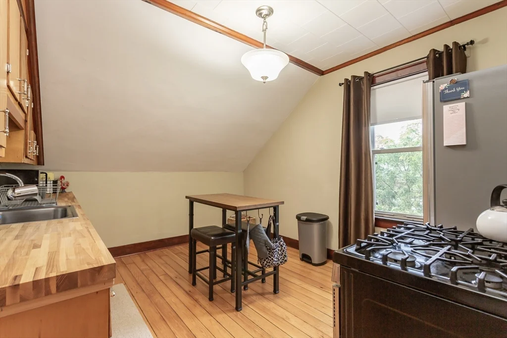 1 bed, 1 bath apartment for rent at 256 Maple St Unit 3, Fall River — photo 8 of 11