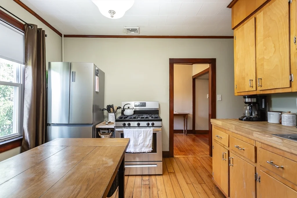 1 bed, 1 bath apartment for rent at 256 Maple St Unit 3, Fall River — photo 10 of 11
