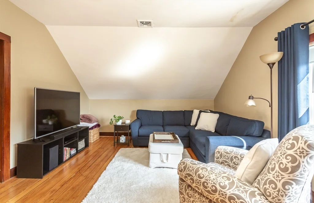 1 bed, 1 bath apartment for rent at 256 Maple St Unit 3, Fall River — photo 3 of 11