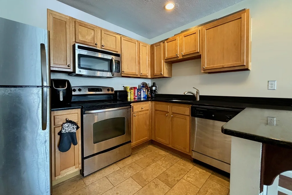 2 bed, 1 bath apartment for rent at 256 Parker Hill Ave Unit 10, Mission Hill — photo 3 of 9