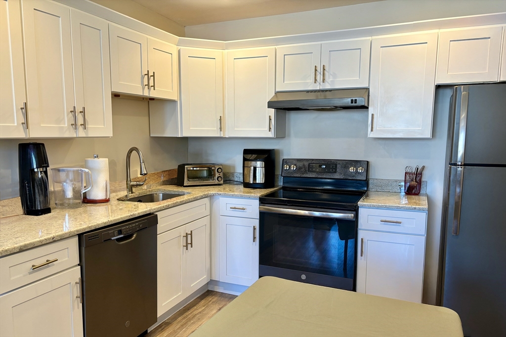 2 bed, 1 bath apartment for rent at 256 Parker Hill Ave Unit 11, Mission Hill — photo 2 of 9