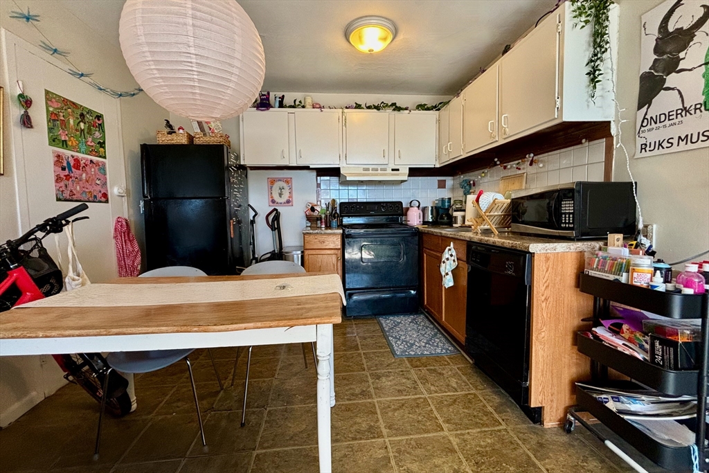 2 bed, 1 bath apartment for rent at 256 Parker Hill Ave Unit 12, Mission Hill — photo 2 of 9