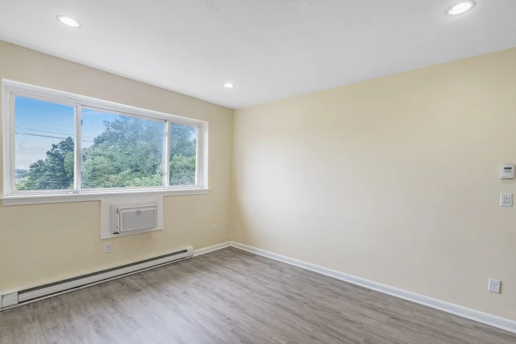 2 bed, 1 bath apartment for rent at 256 Parker Hill Ave Unit 13, Mission Hill — photo 3 of 11