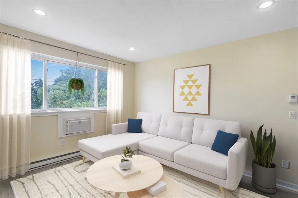 2 bed, 1 bath apartment for rent at 256 Parker Hill Ave Unit 14, Mission Hill — photo 1 of 7