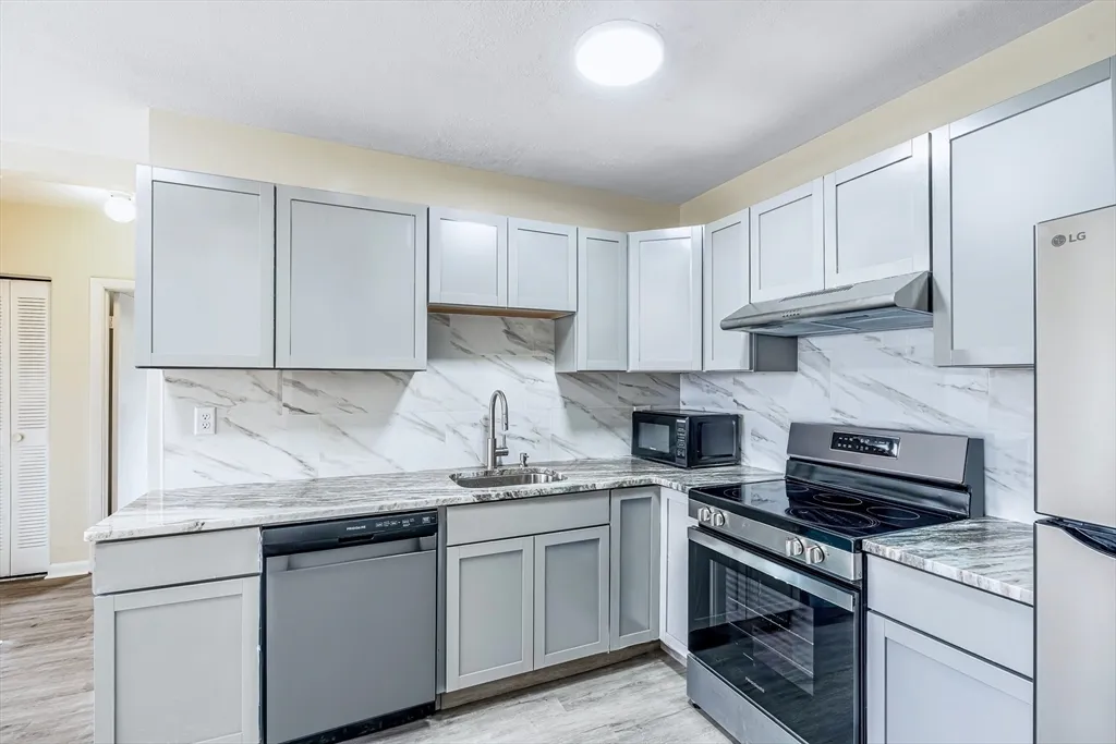 2 bed, 1 bath apartment for rent at 256 Parker Hill Ave Unit 14, Mission Hill — photo 3 of 7
