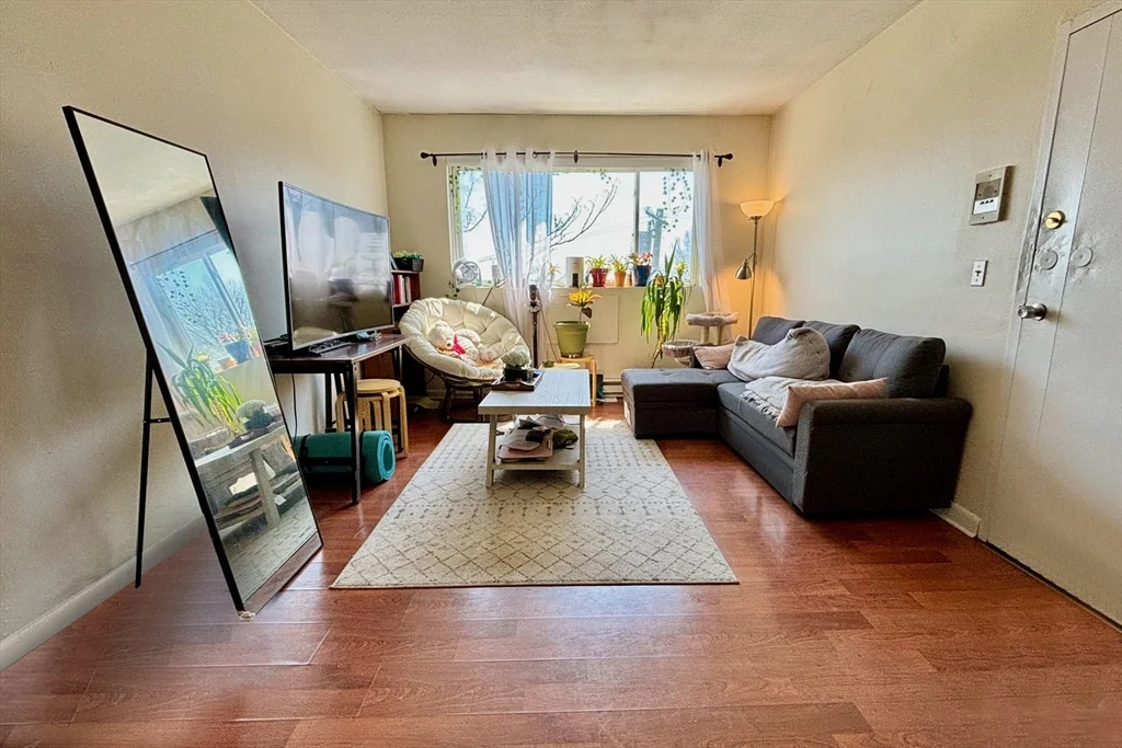 2 bed, 1 bath apartment for rent at 256 Parker Hill Ave Unit 16, Mission Hill — photo 1 of 9