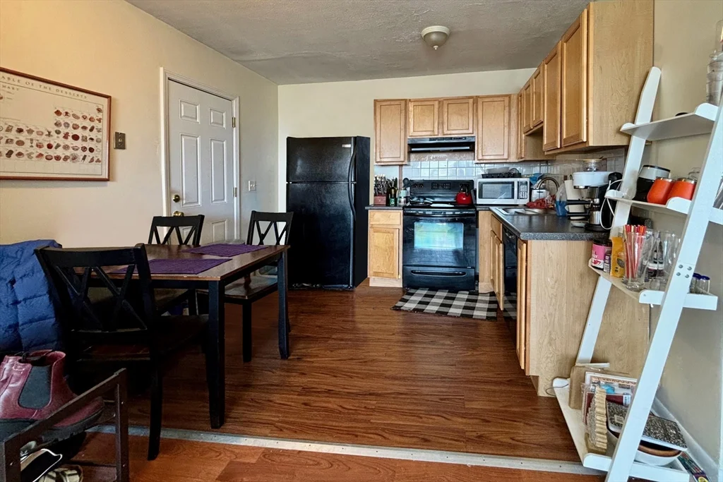 2 bed, 1 bath apartment for rent at 256 Parker Hill Ave Unit 16, Mission Hill — photo 2 of 9