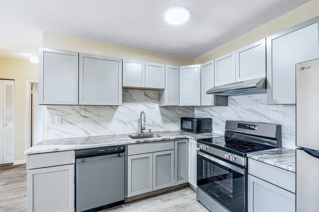 2 bed, 1 bath apartment for rent at 256 Parker Hill Ave Unit 256-14, Mission Hill — photo 3 of 10