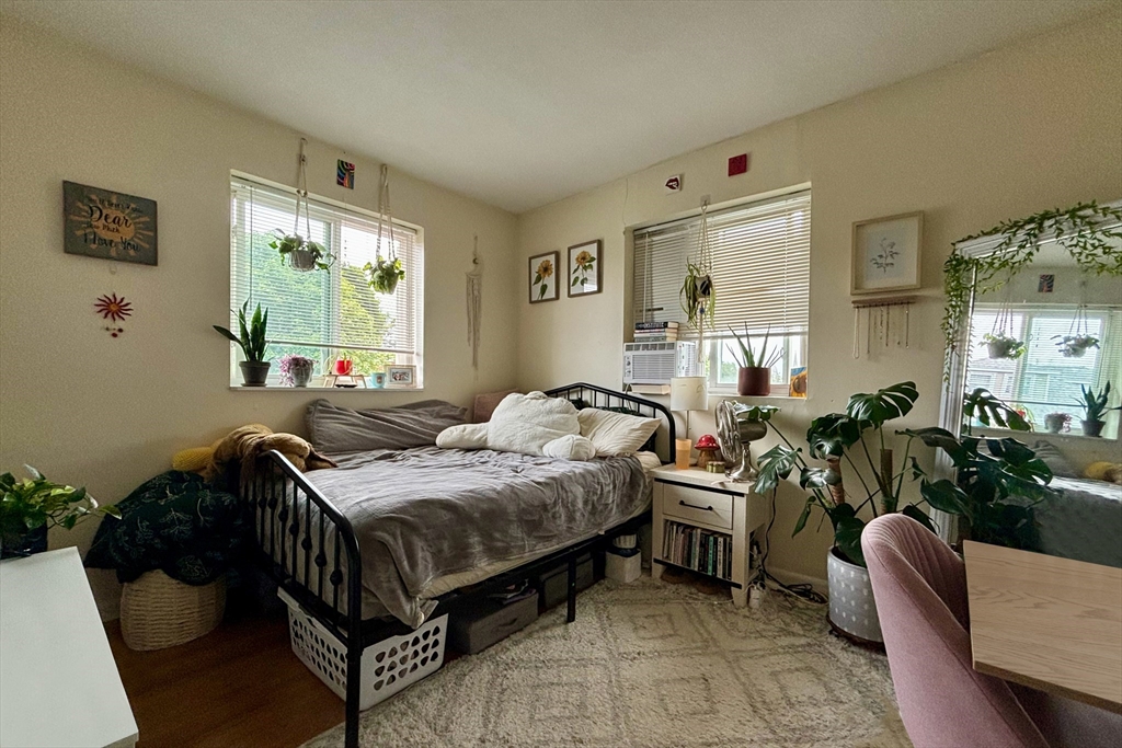 2 bed, 1 bath apartment for rent at 256 Parker Hill Ave Unit 3, Mission Hill — photo 3 of 9