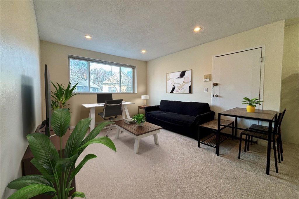 2 bed, 1 bath apartment for rent at 256 Parker Hill Ave Unit 6, Mission Hill — photo 1 of 10
