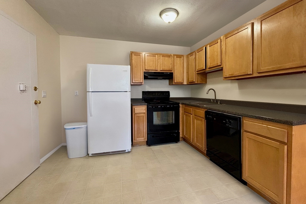 2 bed, 1 bath apartment for rent at 256 Parker Hill Ave Unit 6, Mission Hill — photo 3 of 10